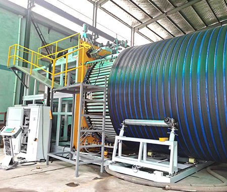 4米中空壁纏繞管設備試機成功